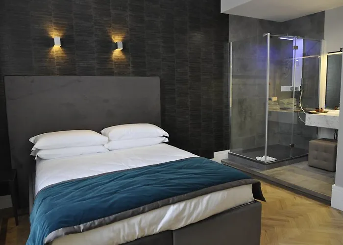 Place 24 & Wellness Πανσιόν 4*