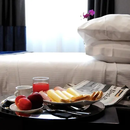 Place 24 & Wellness בית הארחה 2*